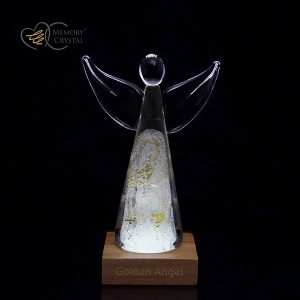 Der goldene Engel - Erinnerungskristall mit Asche oder Haaren